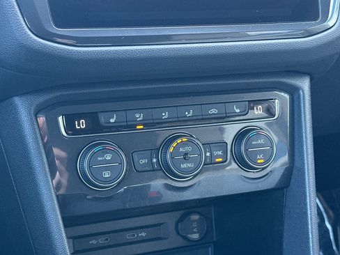 Used 2021 Volkswagen Tiguan SE image 23