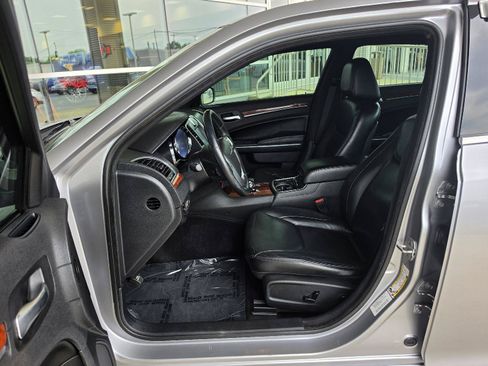 Used 2013 Chrysler 300 w/ Driver Convenience Group RWD image 19