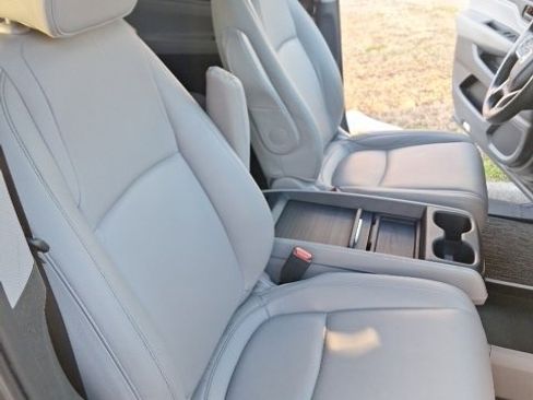 Used 2023 Honda Odyssey EX-L image 24