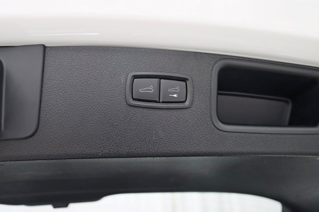 Used 2021 Porsche Macan AWD/4WD image 36