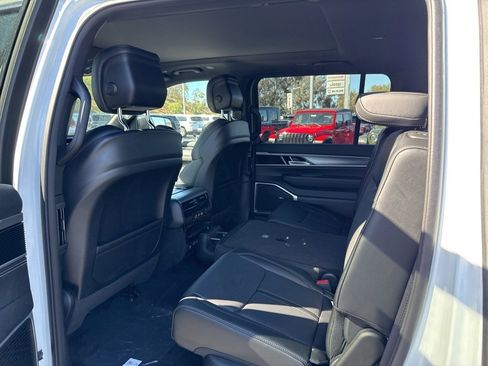 New 2025 Jeep Wagoneer Series II image 11