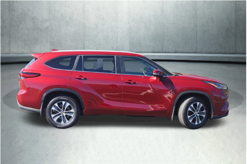 Used 2023 Toyota Highlander XLE AWD/4WD image 30