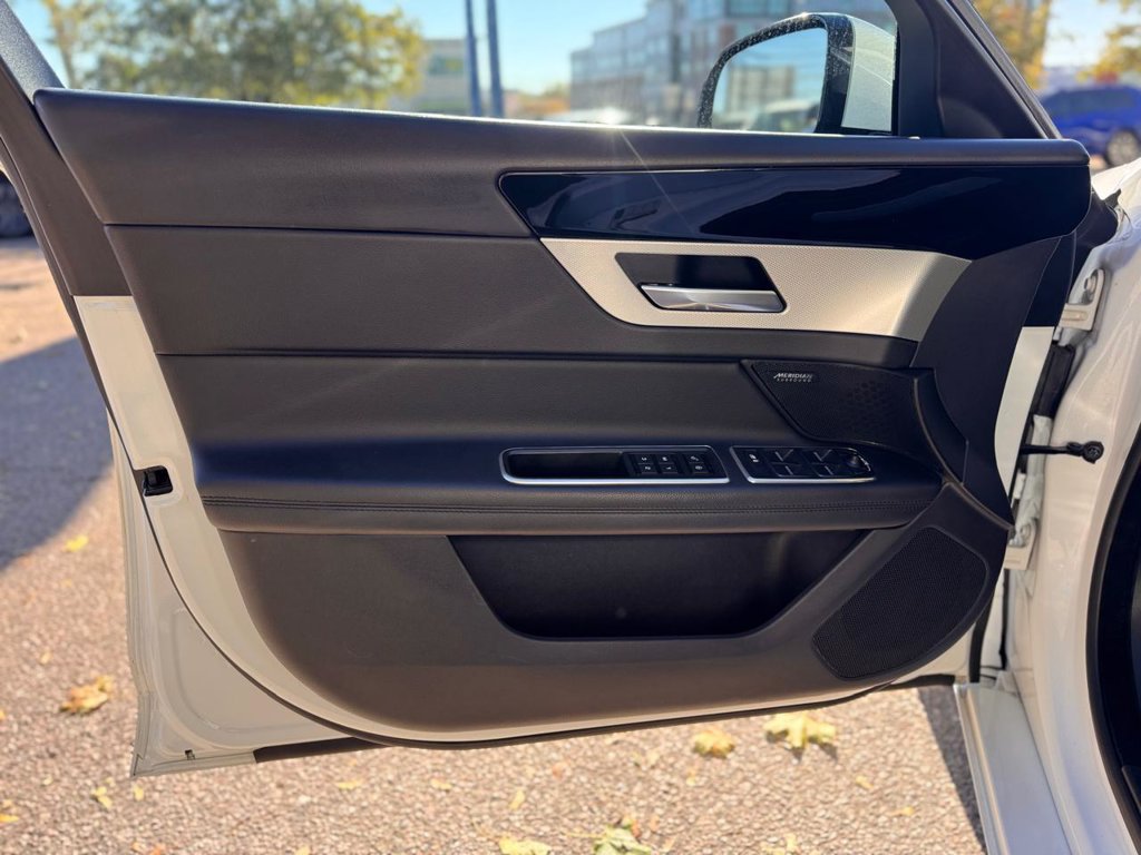 Used 2018 Jaguar XF Prestige AWD/4WD image 12