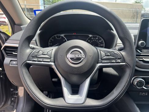 Used 2025 Nissan Altima 2.5 SV image 27
