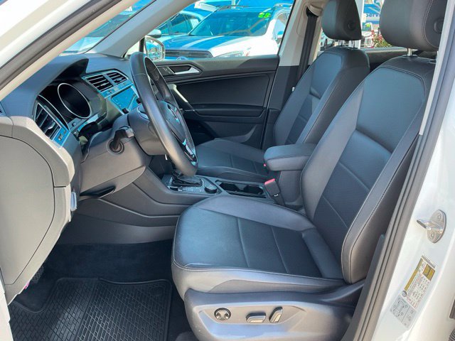 Used 2020 Volkswagen Tiguan SE w/ Panoramic Sunroof Package AWD/4WD image 11