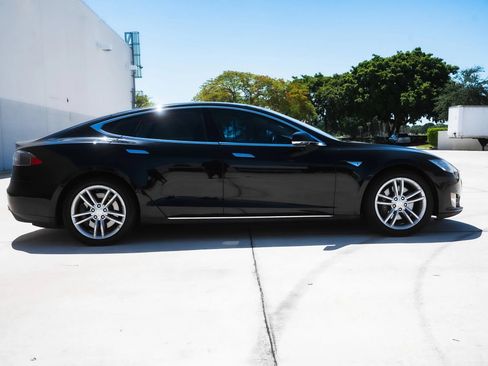 Used 2013 Tesla Model S RWD image 5