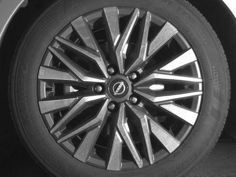Used 2025 Nissan Altima 2.5 SV FWD image 12