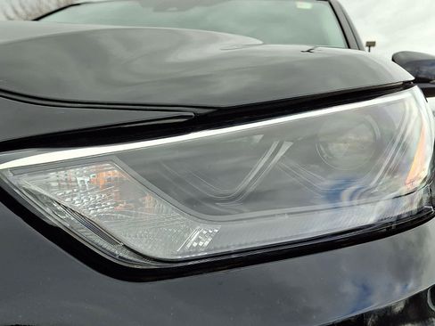 Used 2023 Toyota Highlander XLE image 10