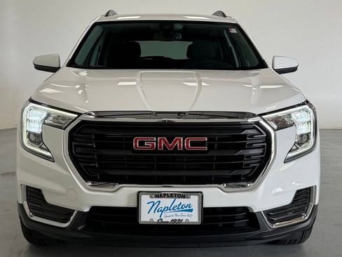 Used 2024 GMC Terrain SLE w/ Driver Convenience Package FWD image 7