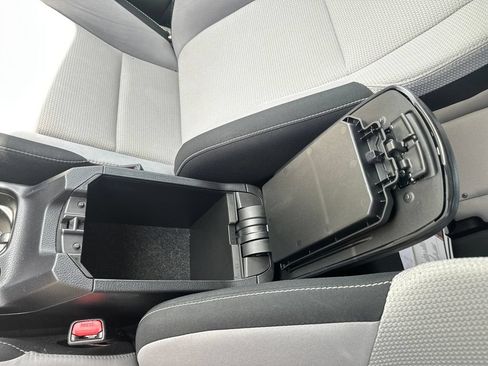 Used 2017 Toyota RAV4 XLE AWD/4WD image 23