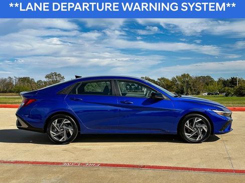 Used 2025 Hyundai Elantra Sport image 10