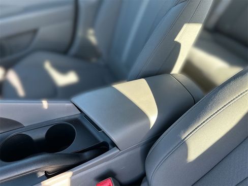 Used 2025 Hyundai Elantra SE image 20