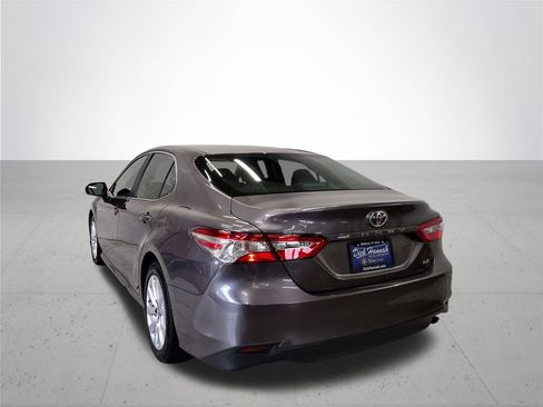 Used 2018 Toyota Camry LE FWD image 10