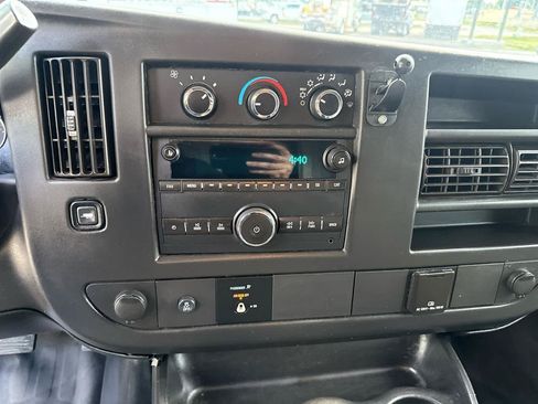 Used 2017 Chevrolet Express 3500 RWD image 13