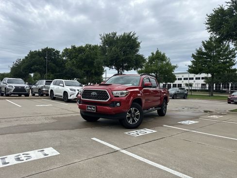 Used 2018 Toyota Tacoma TRD Sport w/ TRD Premium Sport Package AWD/4WD image 1