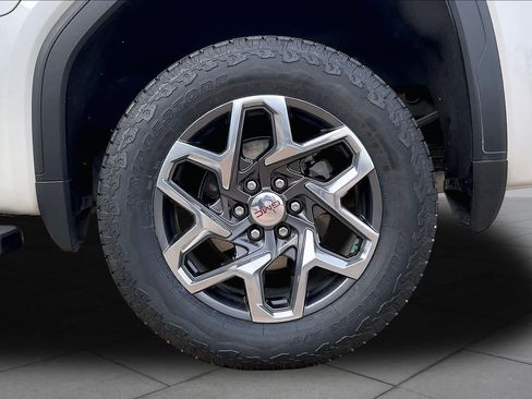 Certified 2024 GMC Sierra 1500 SLT AWD/4WD image 11