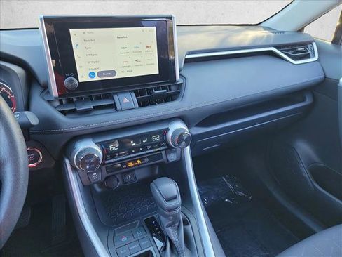 Used 2025 Toyota RAV4 XLE image 22