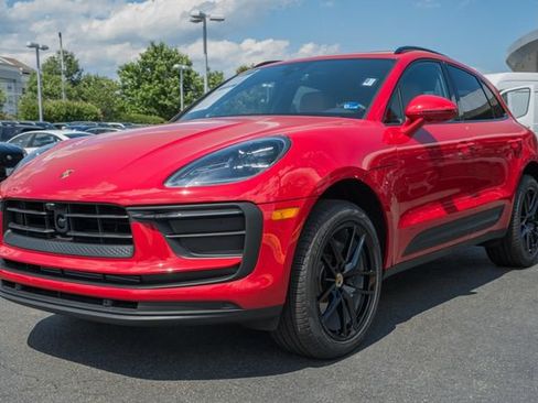Used 2026 Porsche Macan AWD/4WD image 3