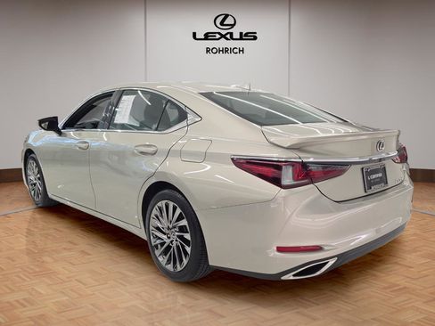 Used 2024 Lexus ES 350 Luxury image 2