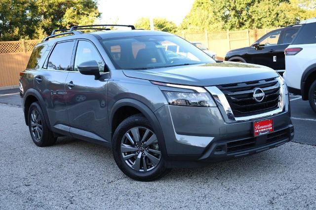Certified 2025 Nissan Pathfinder SV w/ SV Premium Package FWD image 2
