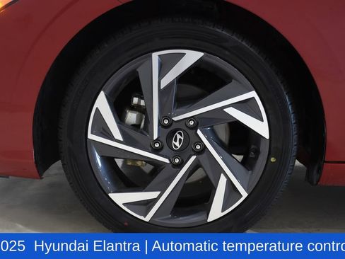 Used 2025 Hyundai Elantra SEL FWD image 6