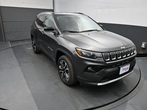Used 2022 Jeep Compass Limited image 3