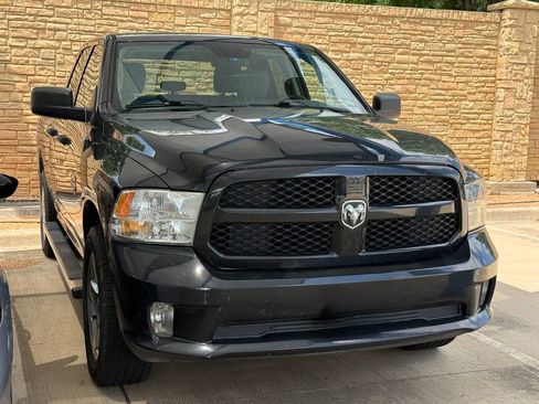 Used 2019 RAM 1500 Express w/ Express Value Package AWD/4WD image 3