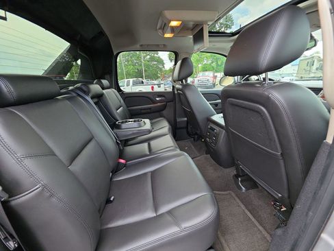 Used 2010 Chevrolet Avalanche LTZ AWD/4WD image 7