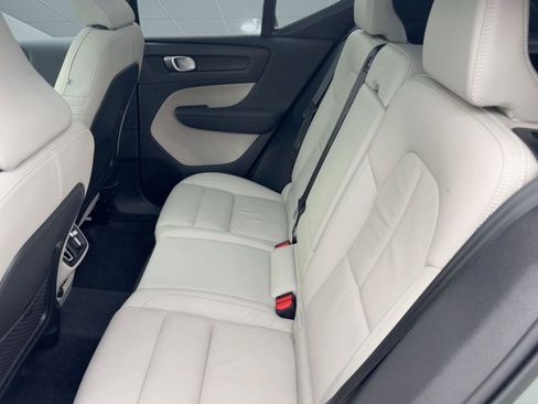 Certified 2024 Volvo XC40 B5 Plus w/ Climate Package image 25