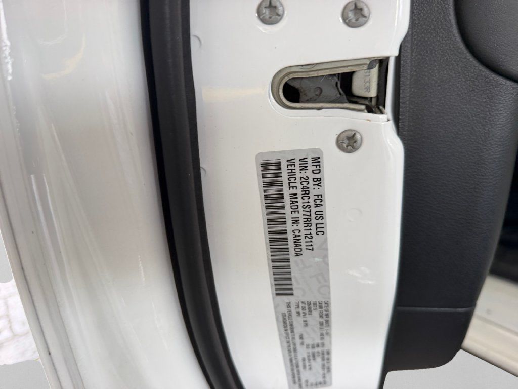 Used 2024 Chrysler Pacifica Limited FWD image 34