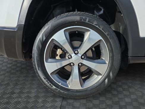 Used 2020 Jeep Cherokee Limited image 36