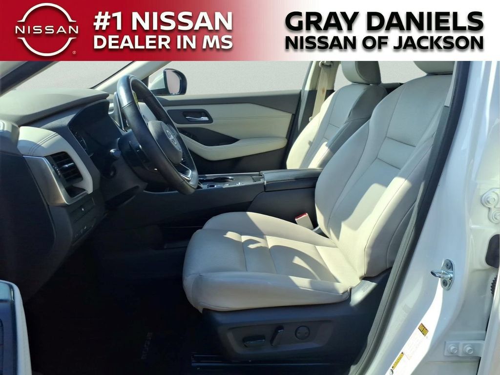 Used 2023 Nissan Rogue SV w/ SV Premium B Package FWD image 23