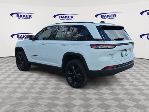 Used 2025 Jeep Grand Cherokee Altitude AWD/4WD image 5