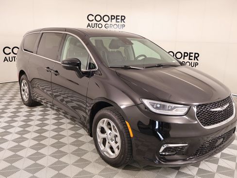 Used 2024 Chrysler Pacifica Limited w/ Uconnect Theater Family Group AWD/4WD image 1