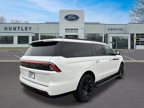 Used 2025 Lincoln Navigator L Reserve w/ Jet Appearance Package AWD/4WD image 5