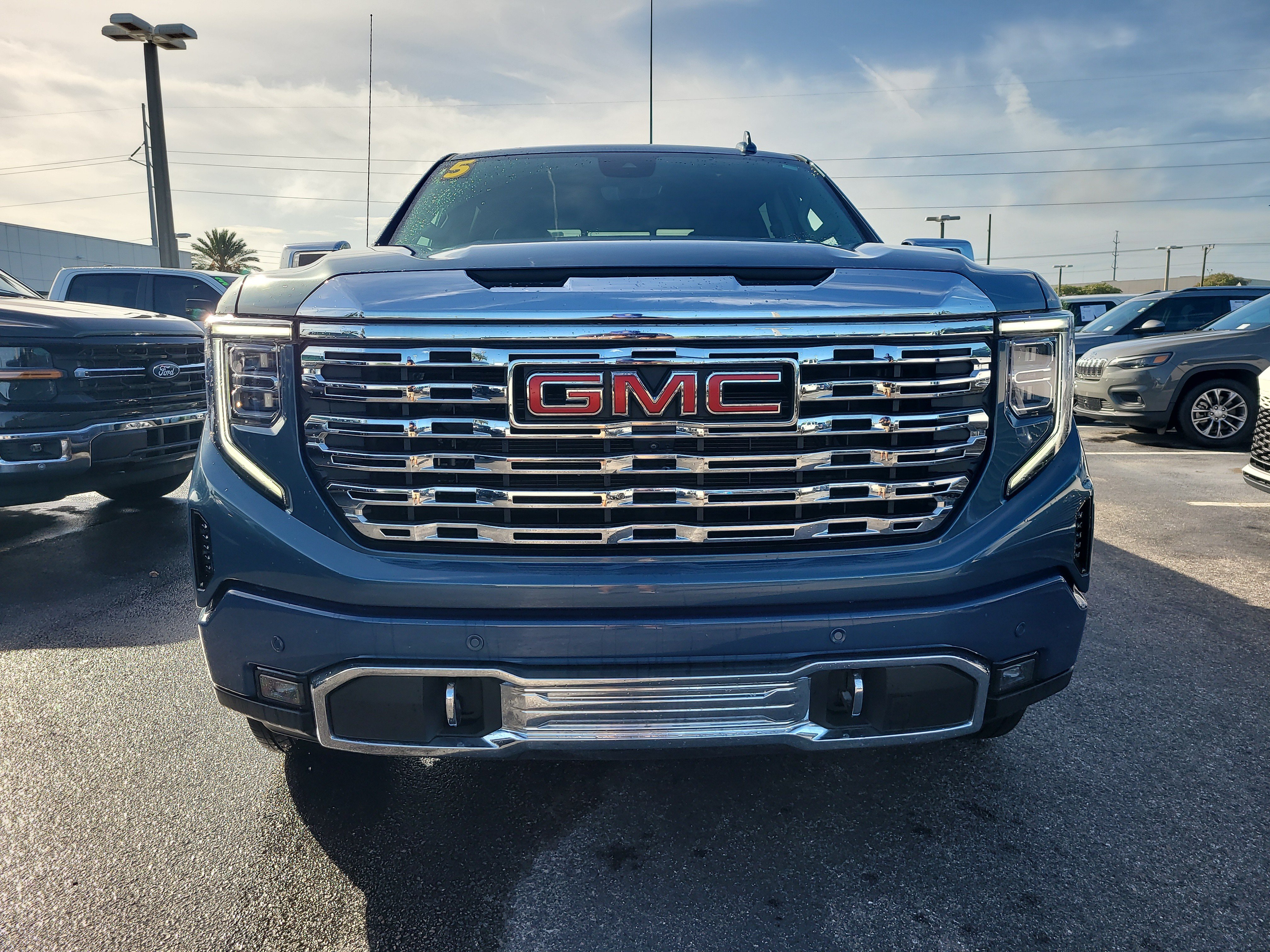 Used 2025 GMC Sierra 1500 Denali AWD/4WD image 2