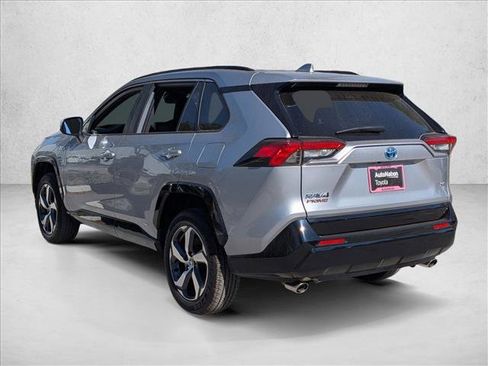 Used 2024 Toyota RAV4 SE image 8