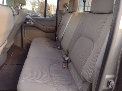 Used 2021 Nissan Frontier SV w/ SV Utility Package image 17