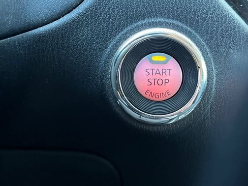 Used 2015 Nissan Pathfinder S image 24