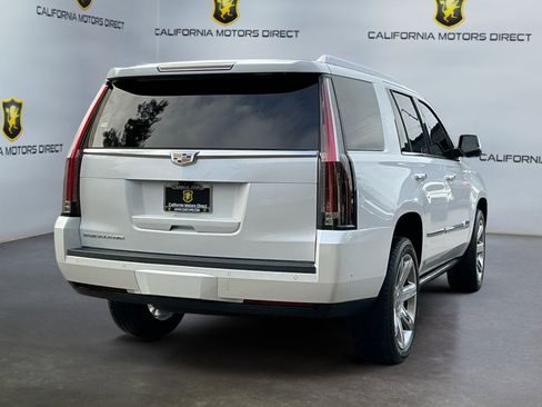 Used 2017 Cadillac Escalade Premium Luxury image 5