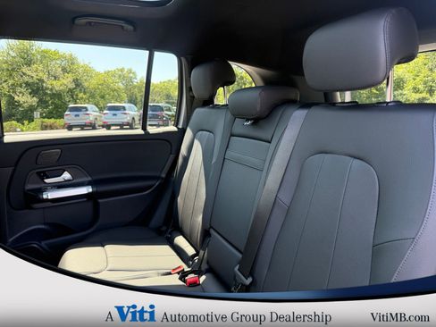 Used 2025 Mercedes-Benz GLB 250 4MATIC image 15