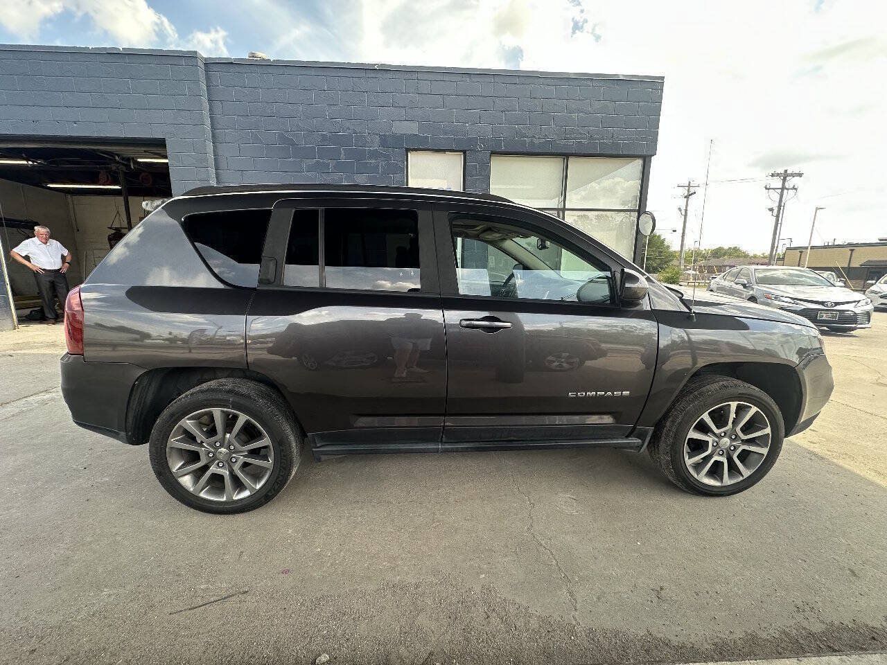 Used 2016 Jeep Compass High Altitude AWD/4WD image 9