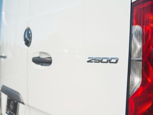 Used 2025 Mercedes-Benz Sprinter 2500 image 16