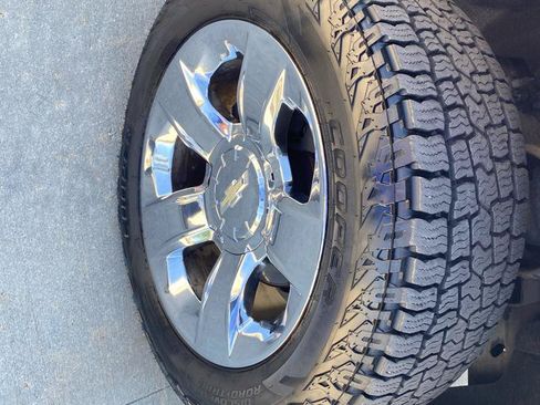 Used 2015 Chevrolet Silverado 1500 LTZ Z71 w/ LTZ Plus Package AWD/4WD image 12