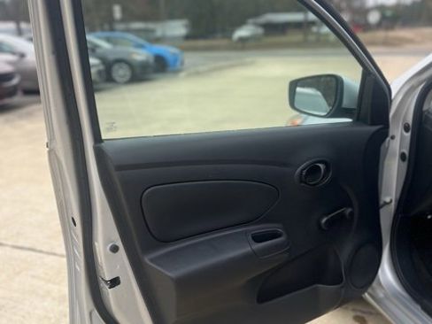 Used 2019 Nissan Versa S Plus image 14