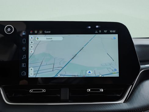 New 2026 Chevrolet Equinox LT w/ Safety and Technology Package FWD image 18