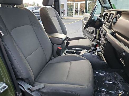 Certified 2022 Jeep Gladiator Sport AWD/4WD image 10