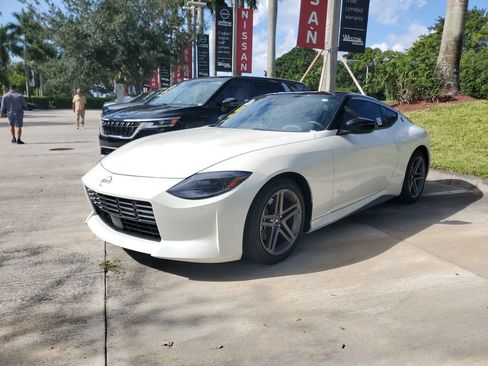 Used 2025 Nissan Z Sport w/ Floor Mat Package RWD image 2