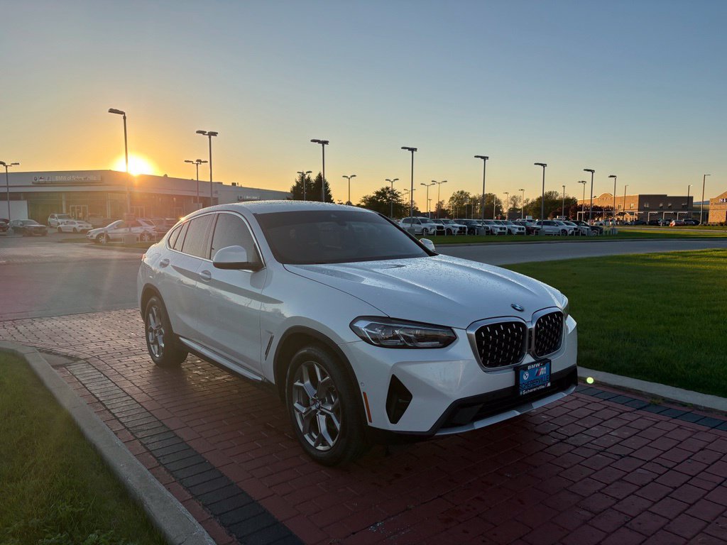 Used 2024 BMW X4 xDrive30i AWD/4WD image 2