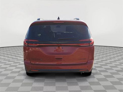 Used 2026 Chrysler Pacifica Limited w/ S Appearance Package image 4